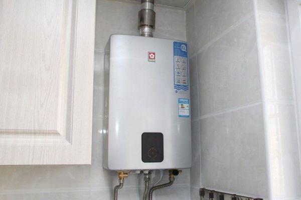如何修复热水器漏水，热水器漏水的原因有哪些