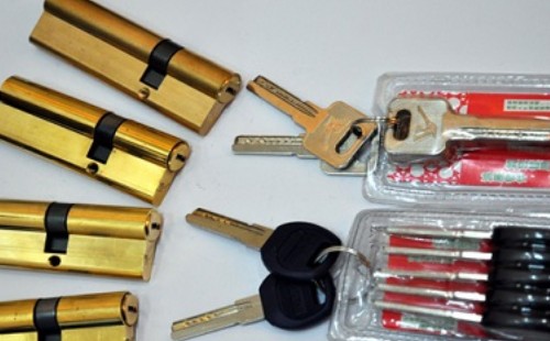 换锁和换锁芯有什么区别/防盗门锁芯怎么更换