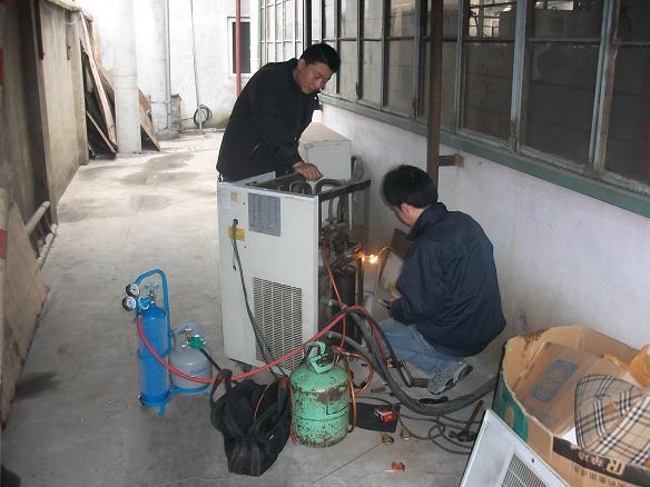 扬州空调维修：壁挂空调出水管怎么换—换壁挂空调出水管方法