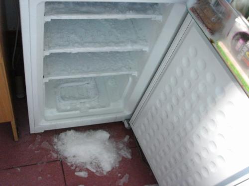 冰箱冷藏室结冰是什么原因？为什么冰箱保鲜室会结冰？