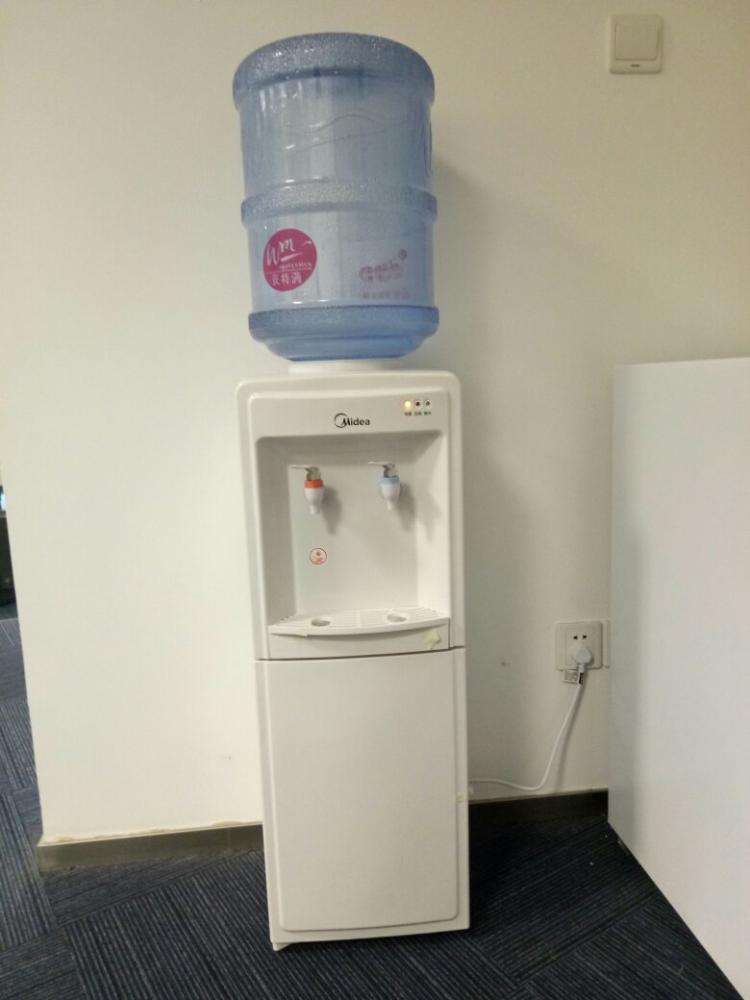 饮水机漏水怎么回事