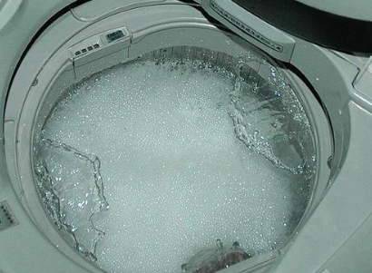 洗衣机不停的进水怎么回事