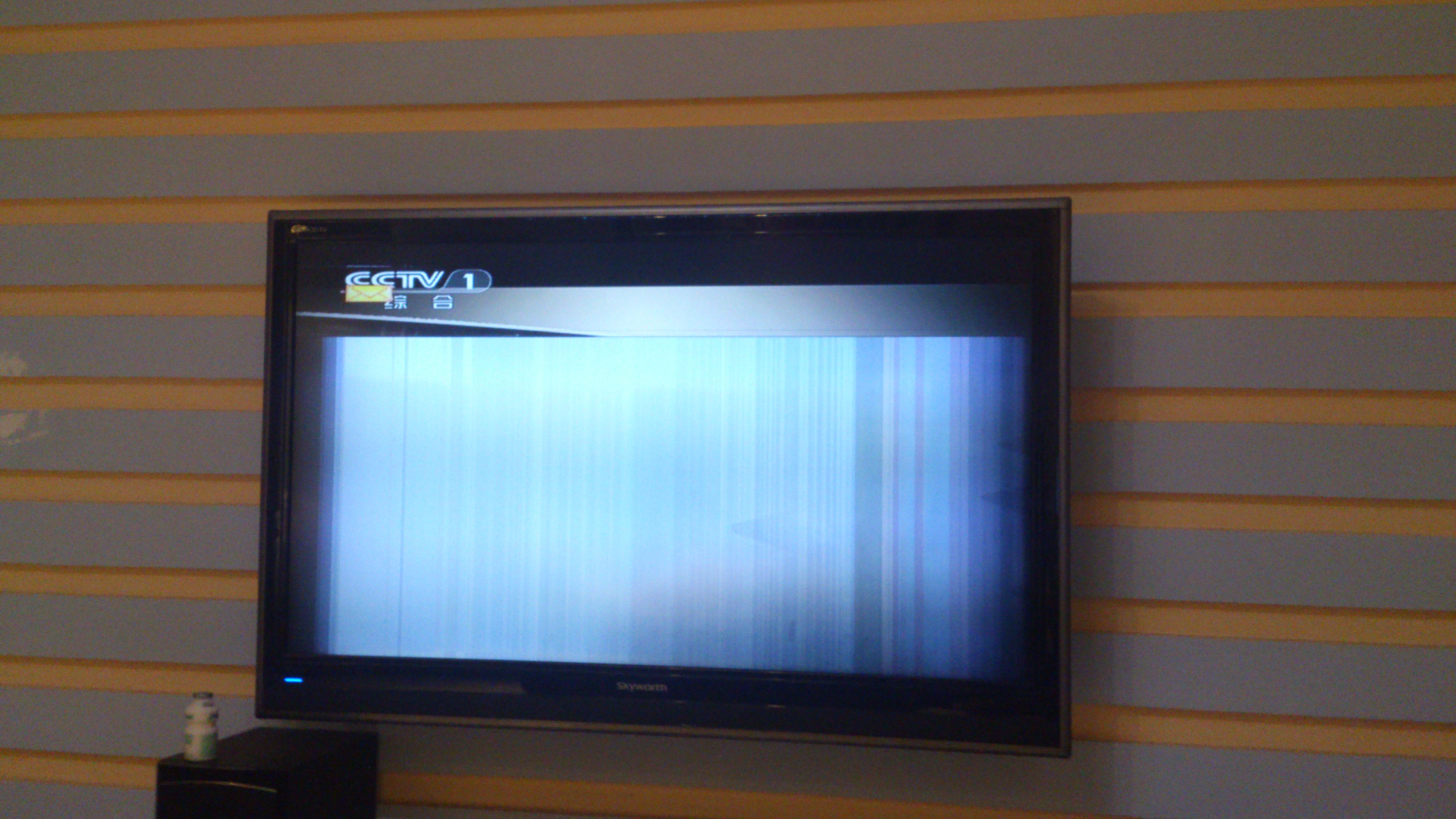 电视出现横条线怎么修？电视屏幕有横条什么原因
