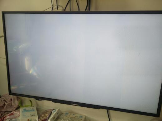 液晶电视白屏是什么原因？液晶显示器白屏故障的解决