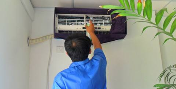 格力壁挂空调要怎么样进行清洗    壁挂空调的拆洗方法