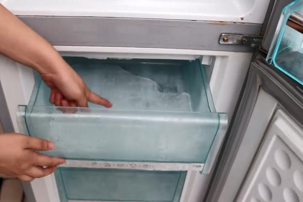冰箱冷藏室结冰了怎么办？冰箱冷藏室结冰怎么除冰