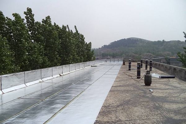 屋顶防水补漏用什么材料最好 ？屋顶防水补漏一平方价格是多少